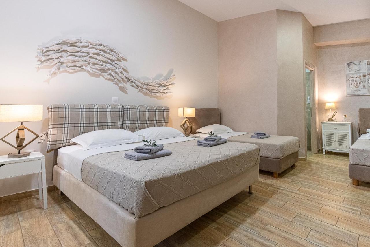 Deluxe Quadruple Room with Jetted Shower